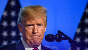 Trump obiecał najbardziej amerykański smartfon. Teraz sprzedaje używane iPhone'y i Samsungi