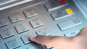 Pieniądze zniknęły z kont Polaków. Dziesiątki poszkodowanych w całym kraju