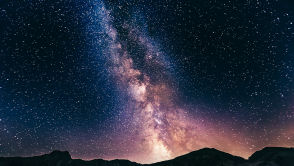 Co tak świeci w kosmosie? Naukowcy odkrywają tajemnicę Wszechświata