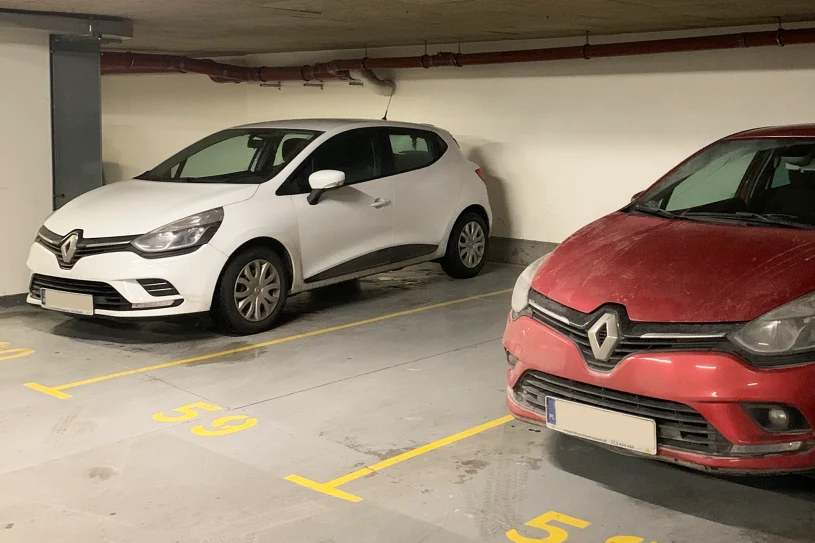 Miejsca parkingowe droższe niż kiedyś kawalerki. Kierowcy płacą majątek